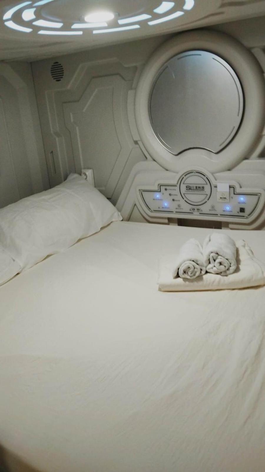 Air Hostel Capsules Airport Gavà Dış mekan fotoğraf